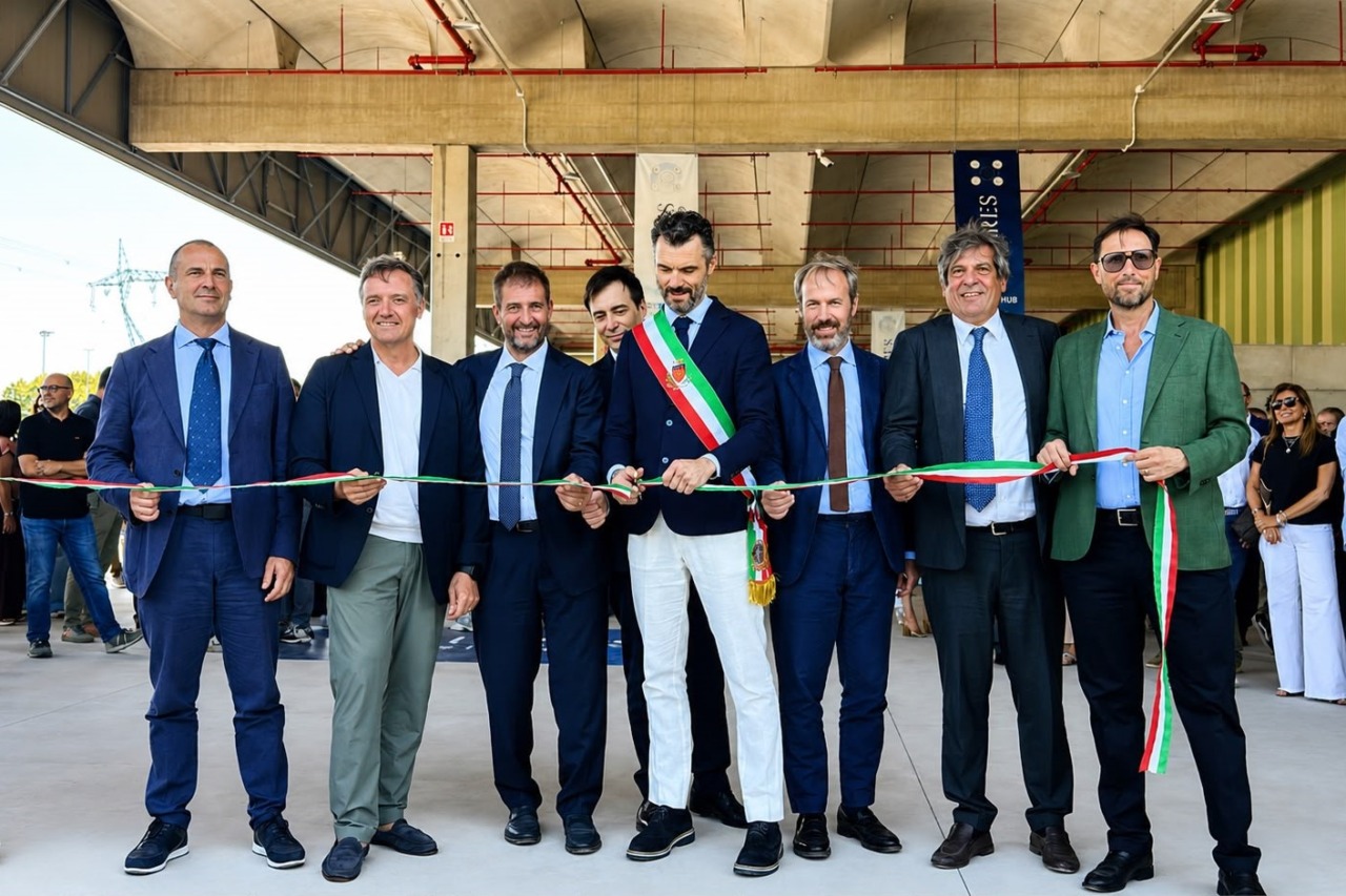 Inaugurato il Textile Hub, l’impianto per il riciclo dei rifiuti tessili – VIDEO