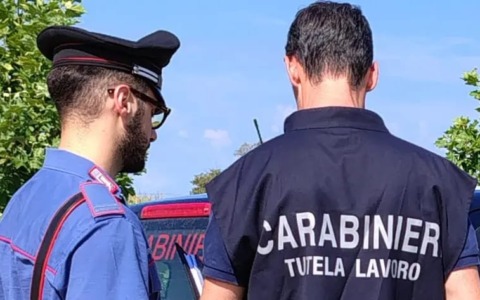 Rischio calore nei cantieri edili, controlli dei Carabinieri