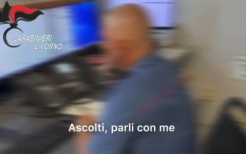 Chiama il 112 e annuncia il gesto estremo, salvato da un carabiniere di Cecina al telefono