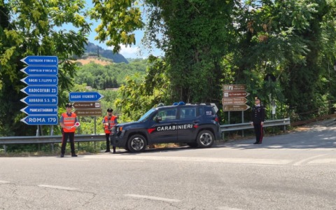 Furti nelle auto dei turisti in Val d’Orcia, tre giovani fermati dai carabinieri