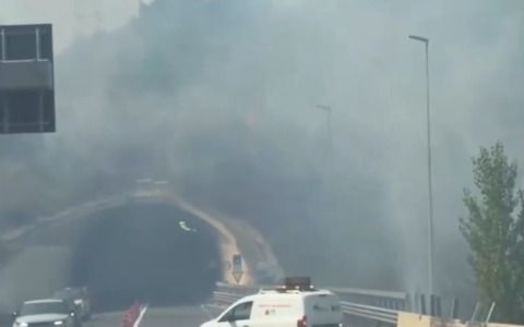 Incendio a Impruneta, traffico in tilt all’uscita dell’A1