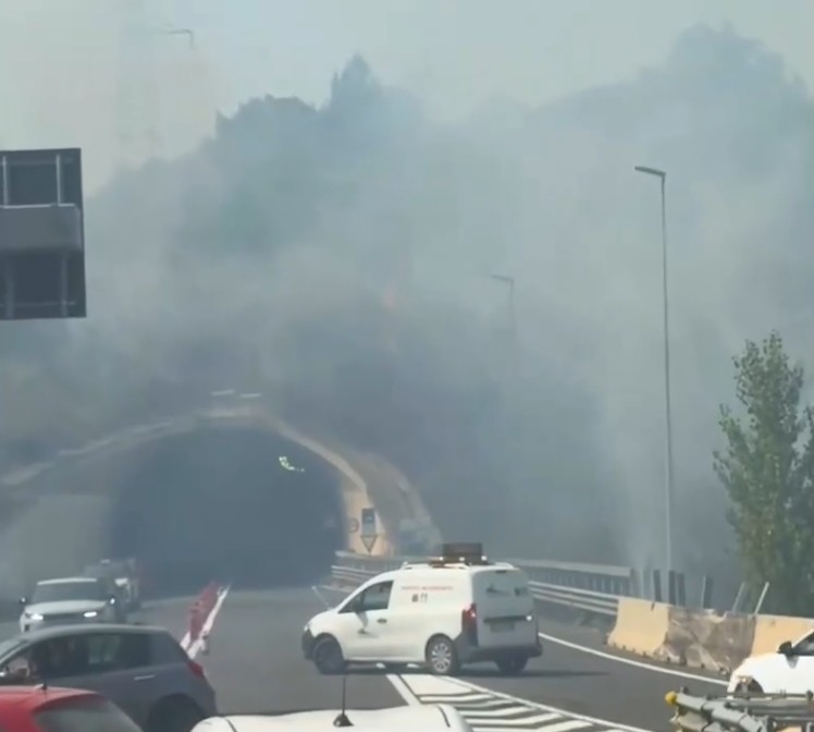 Incendio a Impruneta, traffico in tilt all’uscita dell’A1