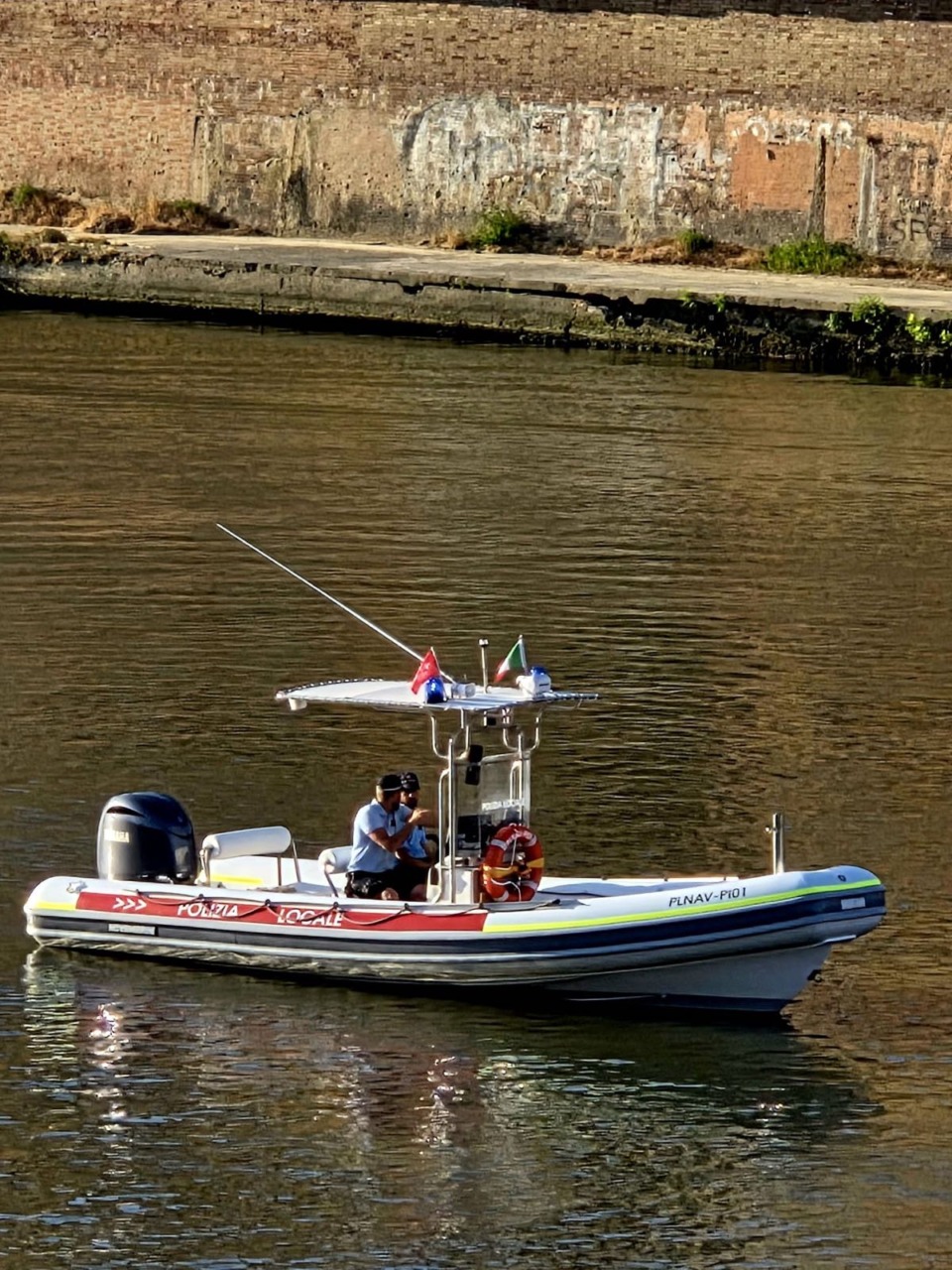 Reti da pesca illegali in Arno: intervento del Reparto Nautico della Polizia Locale