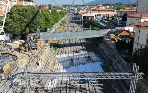 Ponte al Pino, conclusa la prima fase dei lavori: a fine luglio il varo della nuova struttura