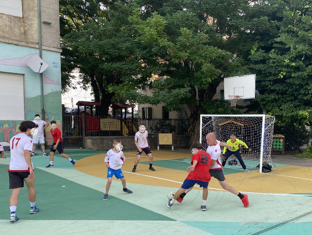 Inaugurazione del nuovo campino, il Sindaco fa il portiere