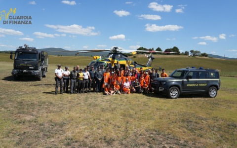 Incontro tra giovani e Guardia di Finsnza all’aviosuperfice