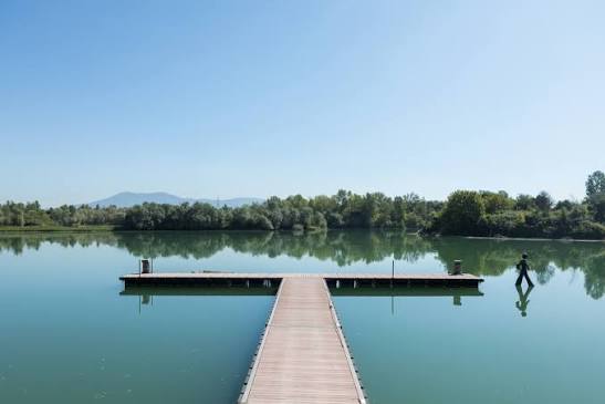 Dramma ai Renai, pescatore si tuffa nel lago ma non riemerge