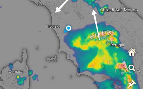 Maltempo estivo, vento a 110 km orari nel livornese e allagamenti a Cortona