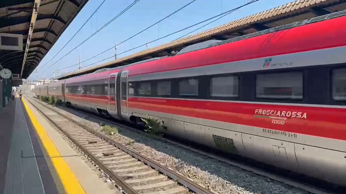 Lavori al cavalcaferrovia, riaperto il traffico ferroviario