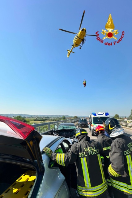 Arrestati i due giovani fuggitivi dopo l’inseguimento con feriti