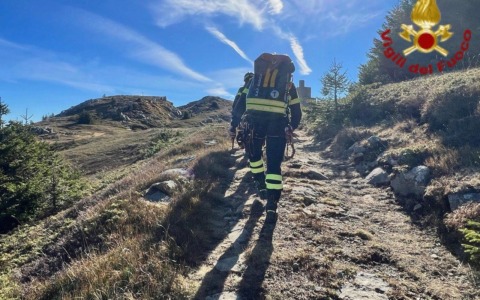 Malore durante una camminata con amici, muore 87enne