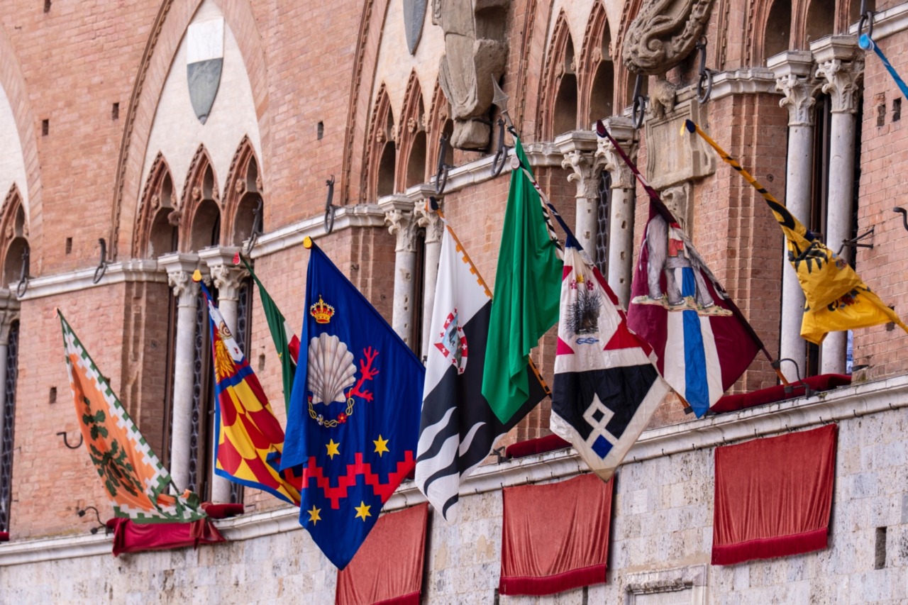 Ancora bandiera verde, il maltempo ferma di nuovo il Palio