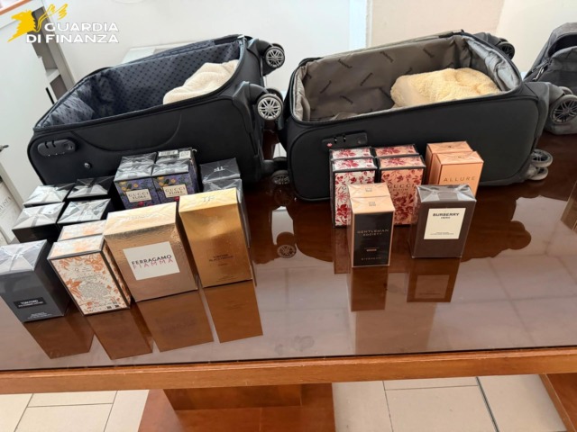 Furto di profumi di lusso al Galilei, due arresti