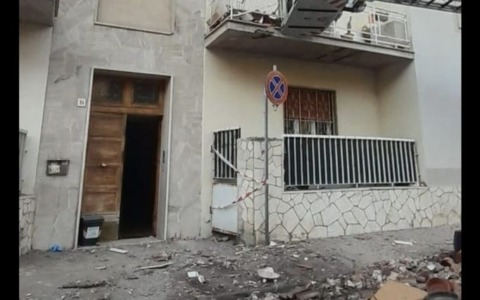 Donna morta nel crollo del balcone, il Prefetto convoca un tavolo permanente