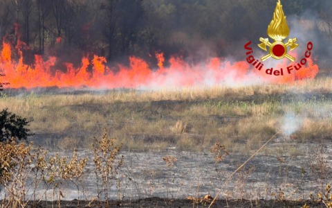 Due poderi minacciati dalle fiamme