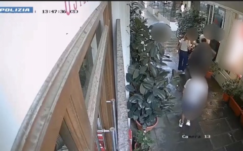 Rolex da 20mila euro strappato a un turista in centro a Firenze: due arresti/ IL VIDEO