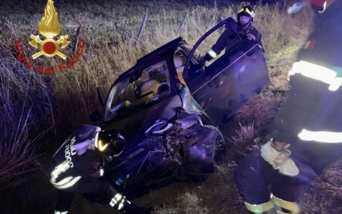 Incidente a Manciano, auto fuori strada finisce nella scarpata: gravi due 20enni