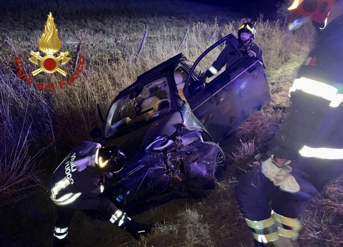 Incidente a Manciano, auto fuori strada finisce nella scarpata: gravi due 20enni