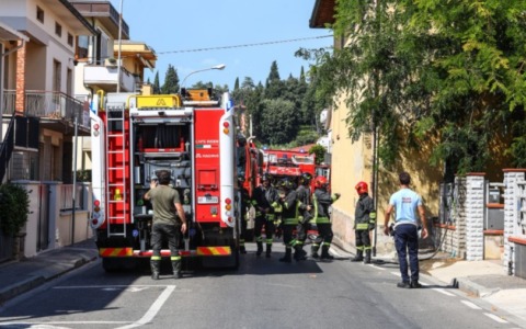 Scandicci, due veicoli in fiamme: scattano i controlli antipiromane