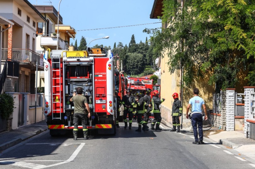 Scandicci, due veicoli in fiamme: scattano i controlli antipiromane