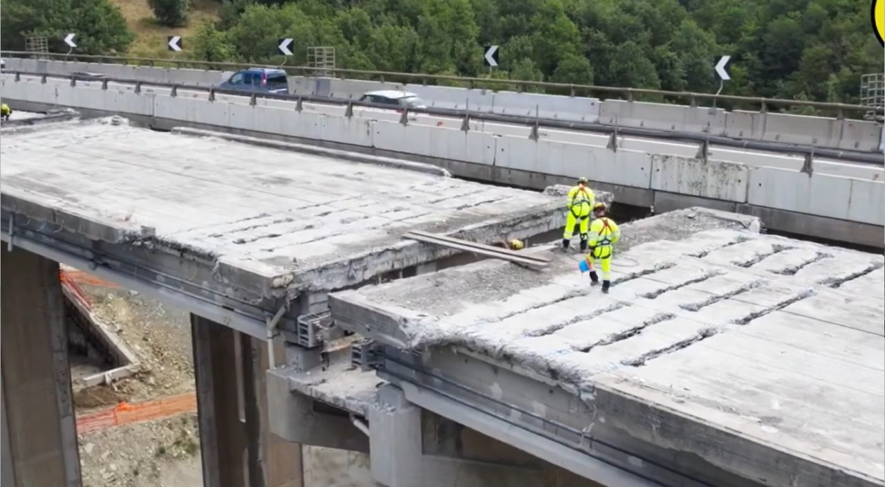 Morto precipitato dal viadotto dell’A1: l’imbragatura non era agganciata