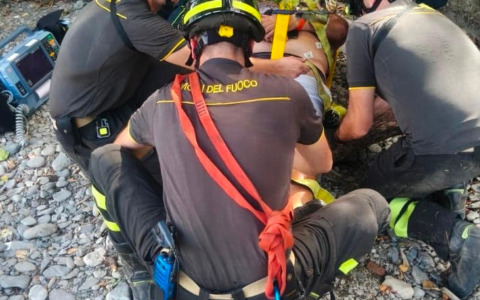 Colpito da un malore mentre pesca nel Bisenzio, soccorso in codice giallo