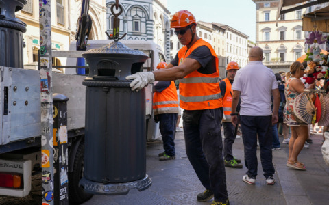 Ecco i nuovi cestini gettacarte del centro storico