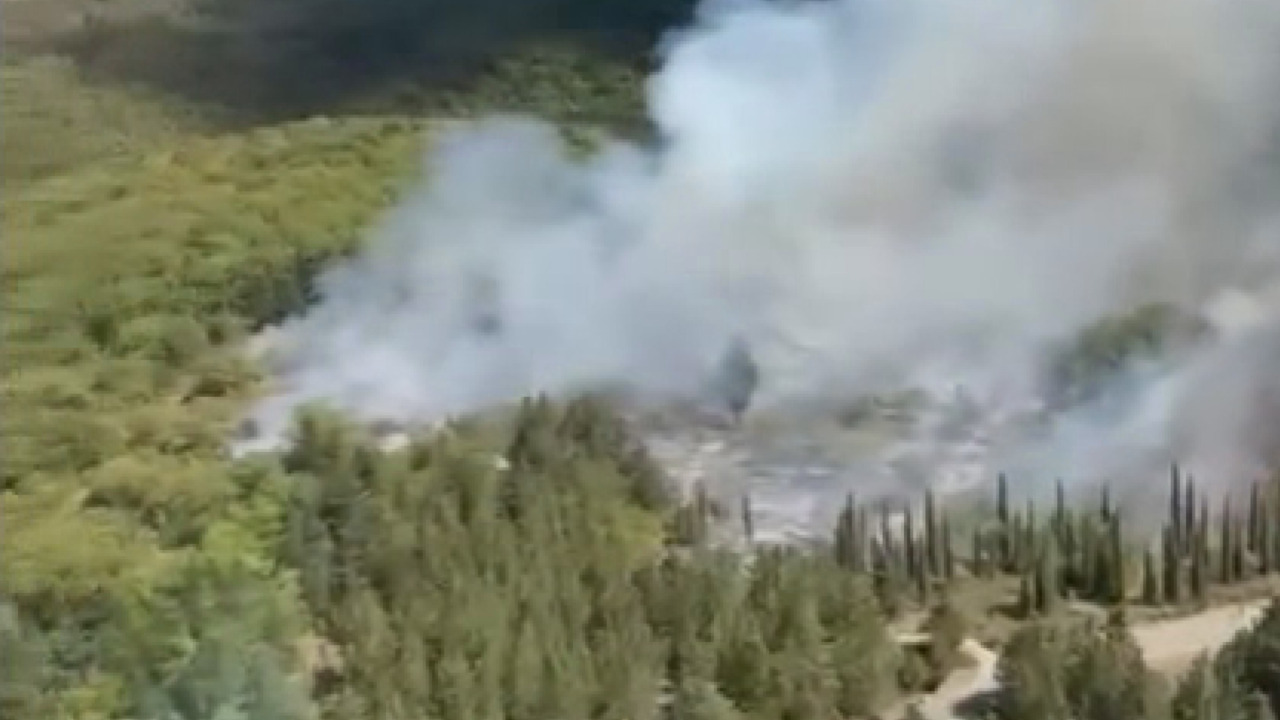 Incendio nei boschi di San Donato in Poggio, tre elicotteri della Regione in azione