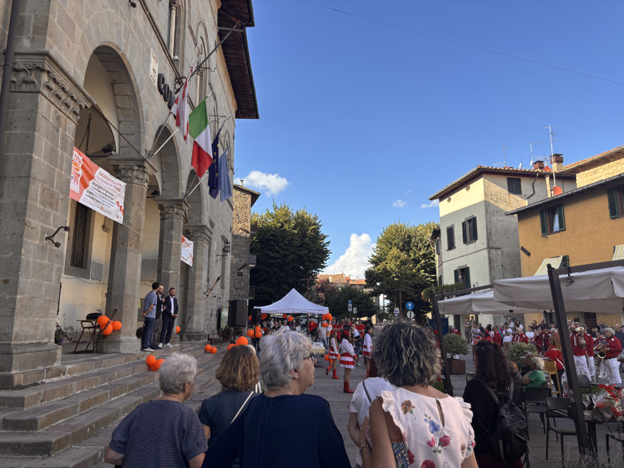 Festa di piazza per l’apertura di 5 nuove attività in paese