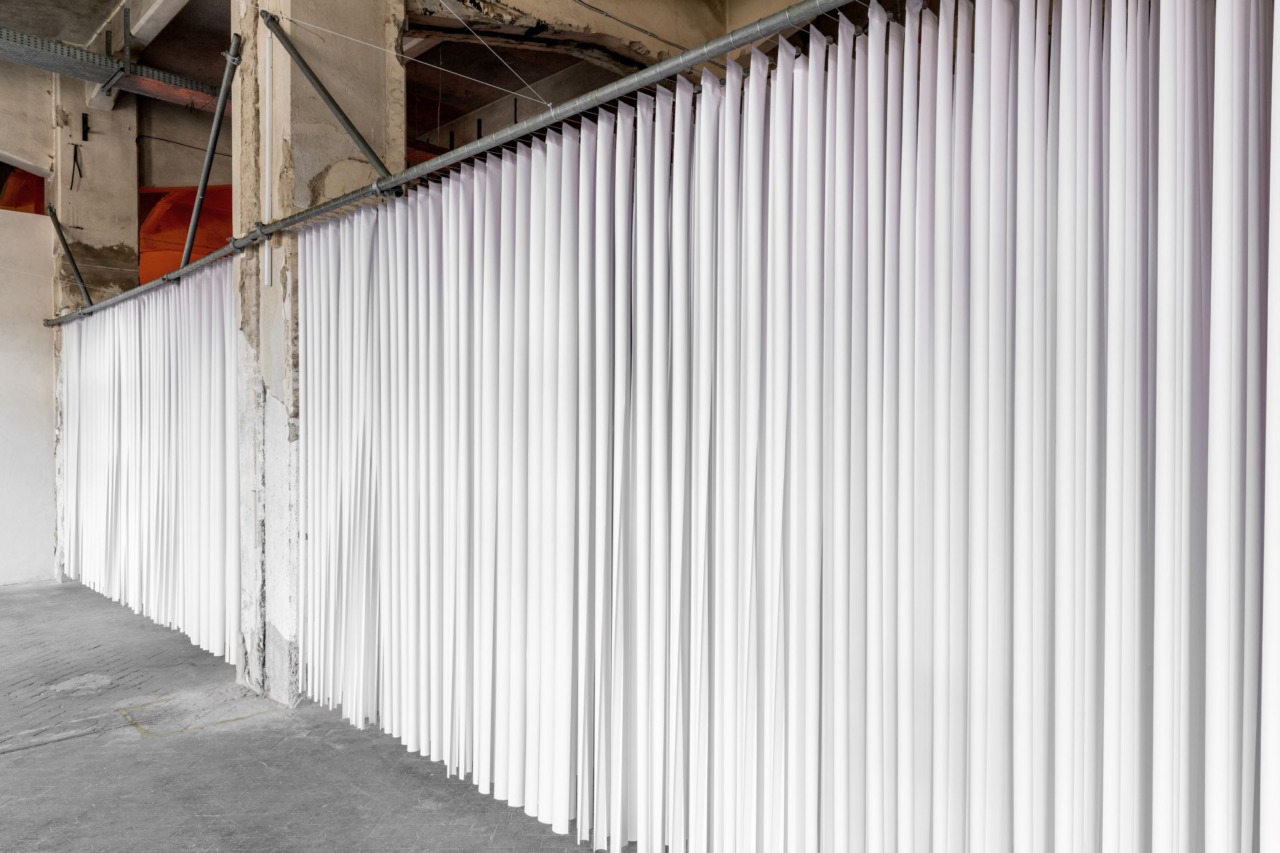 “Paper/coscmic breeze” di Gianni Pettena ala Manifattura Tabacchi di Firenze
