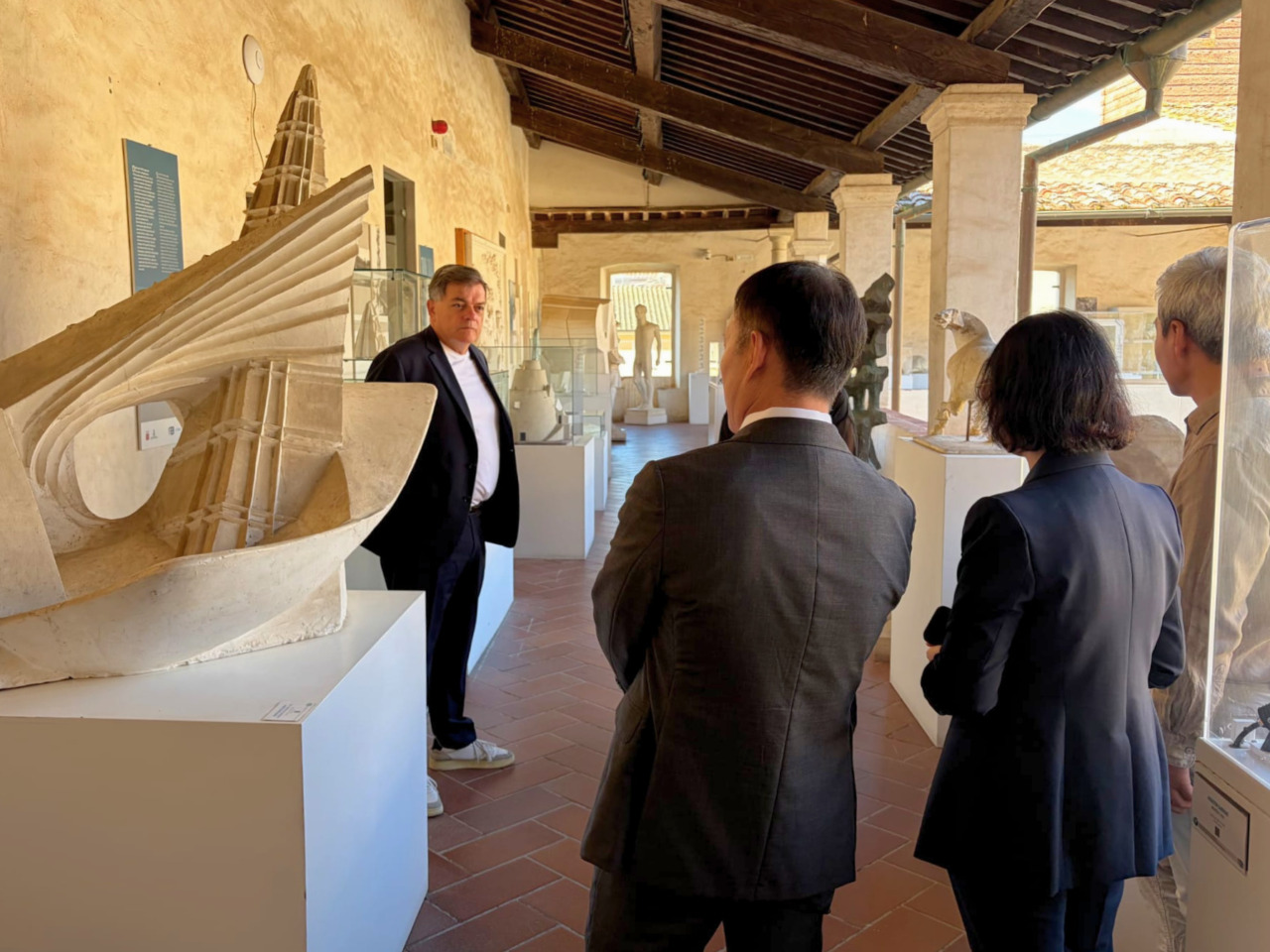 La delegazione istituzionale di Shinan in visita a Pietrasanta