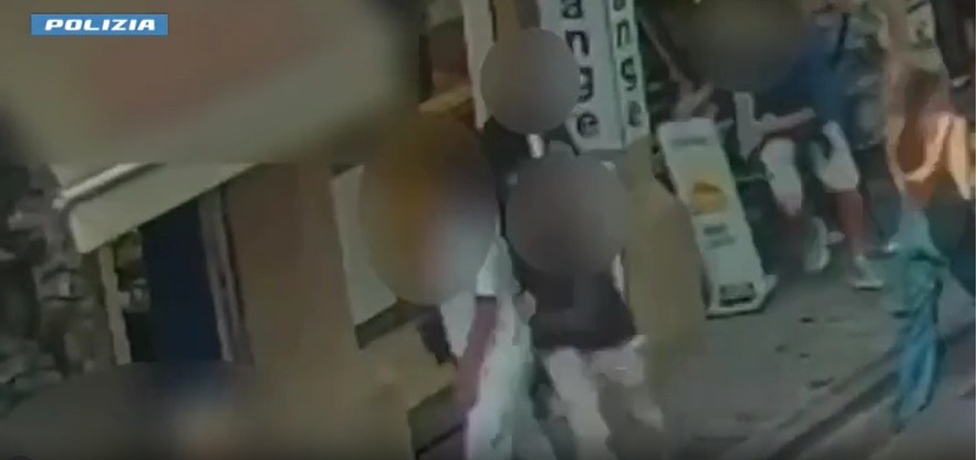 Rapina in pieno centro a Firenza, via l’orologio di lusso a turista americano