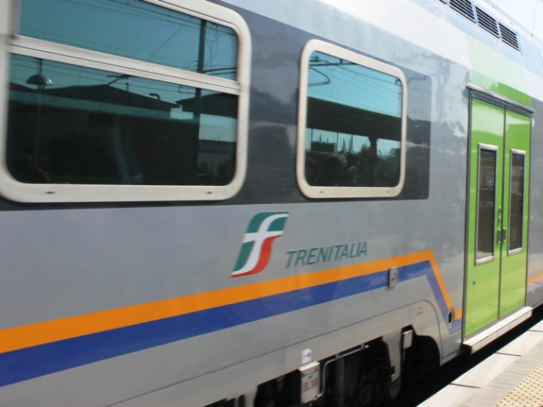 Urto tra treni sulla linea Aretina: aperto un fascicolo