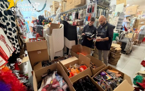 Halloween, sequestrati oltre 2.000 articoli non sicuri a Lucca
