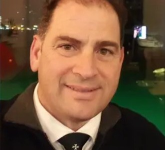 Con lo scooter contro l’auto, morto imprenditore di 49 anni