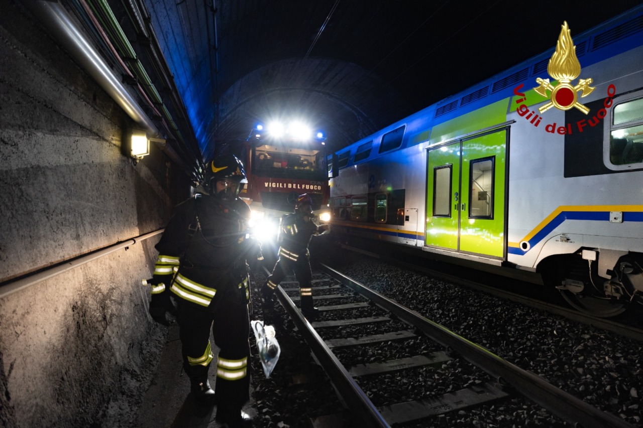 Incendio su un treno in galleria, ma è solo una simulazione – VIDEO
