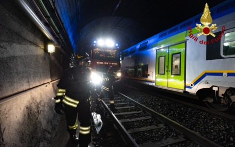 Incendio su un treno in galleria, ma è solo una simulazione – VIDEO