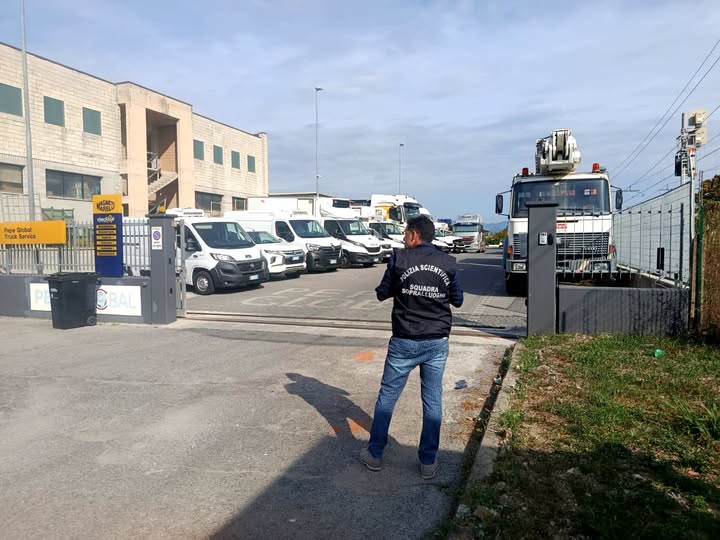 Cade mentre lavora su un tetto, muore operaio di 43 anni