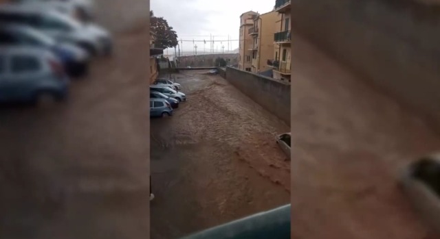 Maltempo, nubifragio all’Isola d’Elba: auto intrappolate nell’acqua
