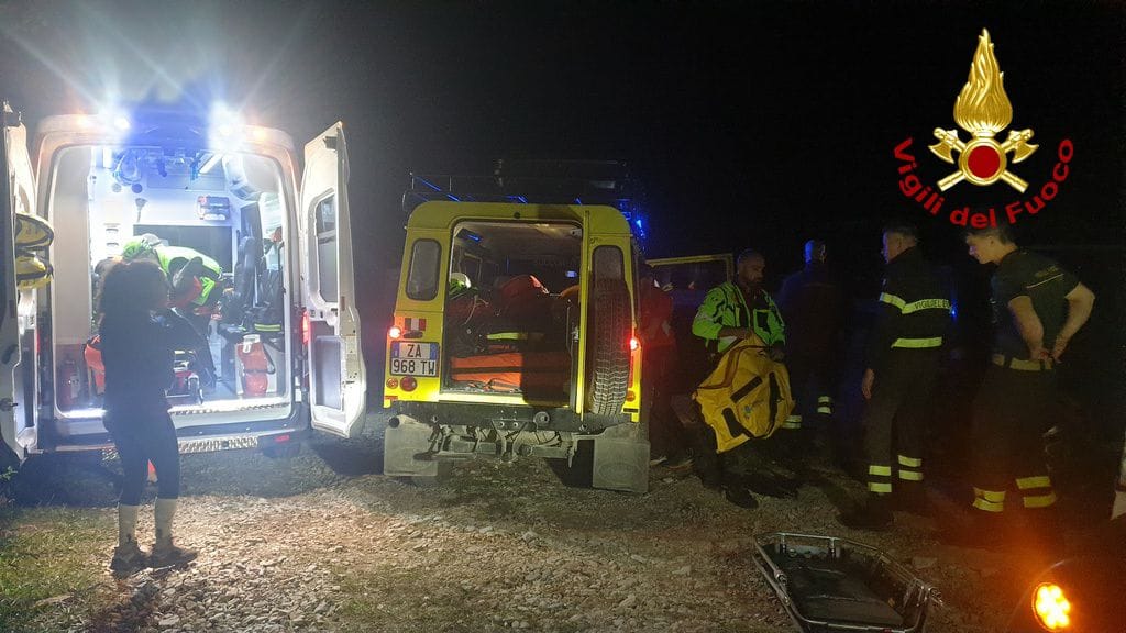Soccorso nel bosco dopo un infortunio alla caviglia