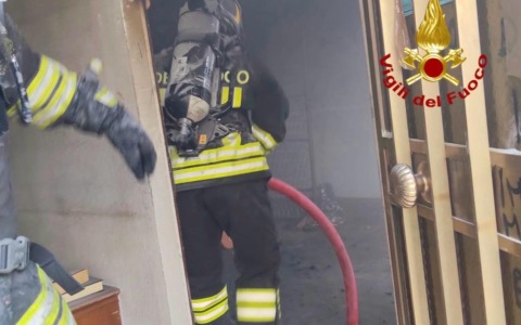 Follonica, incendio in un appartamento: nessun ferito