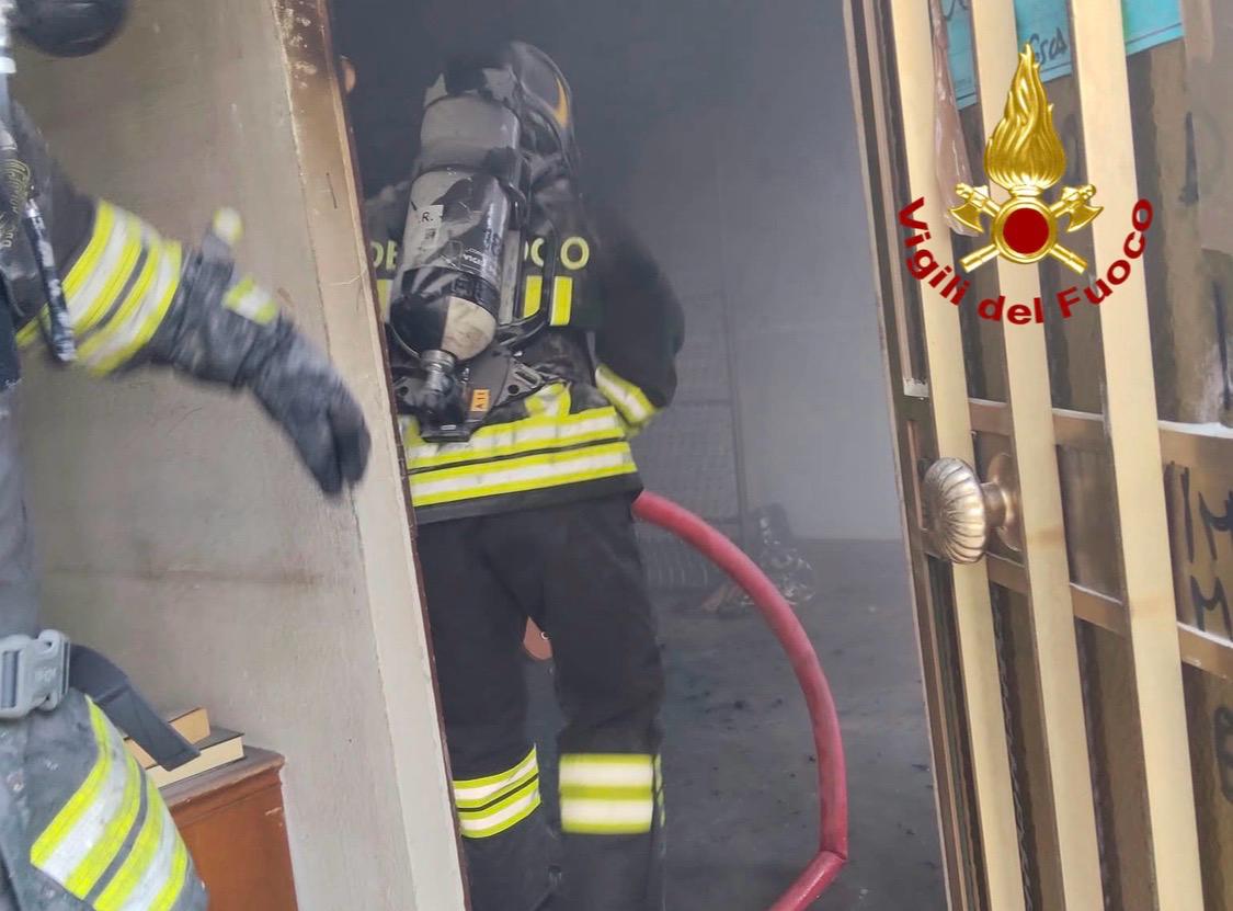 Follonica, incendio in un appartamento: nessun ferito