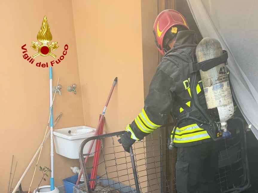 Incendio in un appartamento, intervento dei Vigili del Fuoco
