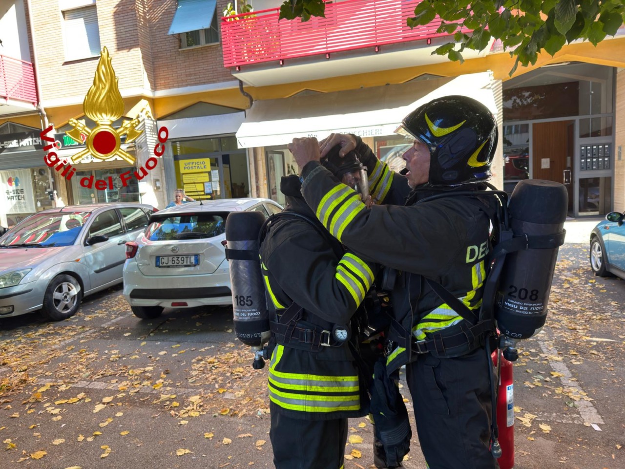 Principio di incendio in appartamento, salvata una donna