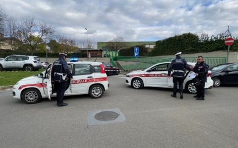 Bimbo morto all’asilo, sei persone indagate: “Leo avrebbe dovuto essere seguito a vista”