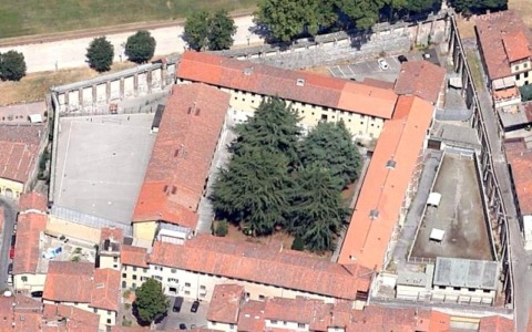 Lucca, in auto con cinque chili di droga: in manette