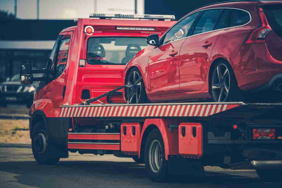 Firenze, multato per ingresso in corsia preferenziale. Ma l’auto era sul carroattrezzi