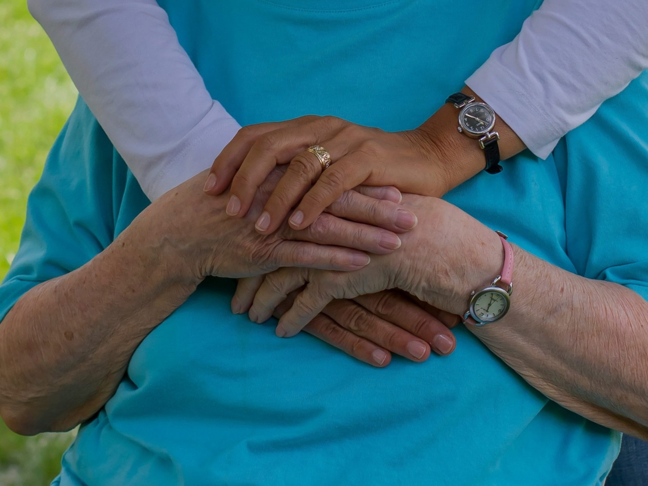 “Senza prenderci cura di noi stessi rischiamo di ammalarci”, ecco il laboratorio in cui i caregiver si raccontano: