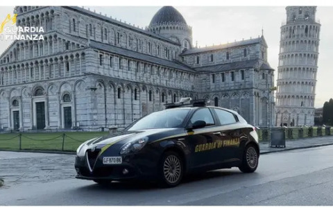Faceva riti “purificatori”: Pisa, arrestata cartomante