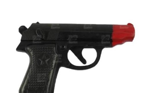 Empoli, una pistola (soft-air) rivenuta al parco giochi